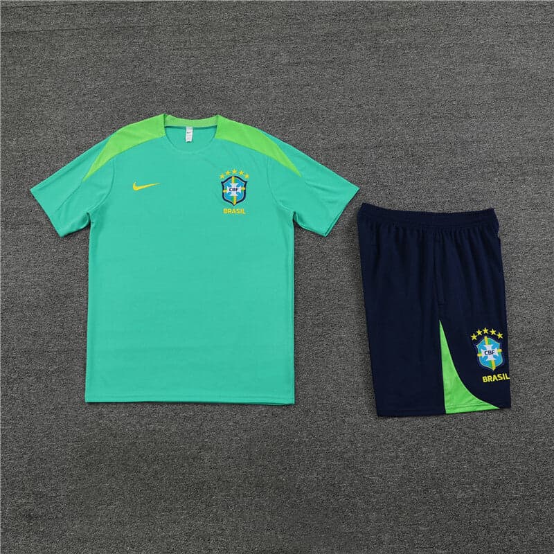 Ensemble du Brésil vert turquoise à plat : maillot turquoise aux épaules vert vif et short navy