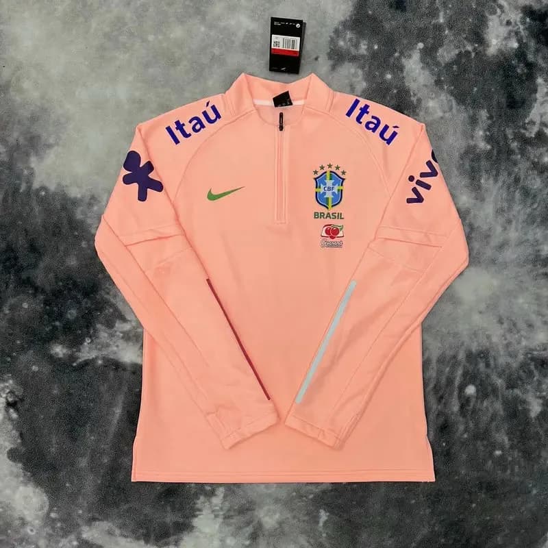 Pull du Brésil rose saumon à plat, de face, demi-zip fermé et col montant
